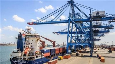 تداول 52134 طن بضائع و383 شاحنة بموانئ البحر الأحمر