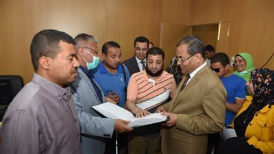 مركز نور البصيرة بجامعة سوهاج يختتم دوراته التدريبة للطلاب ذوي الإعاقة البصرية  