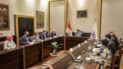 القائم بأعمال وزير الصحة يستقبل وفدًا من شركة أبحاث علمية