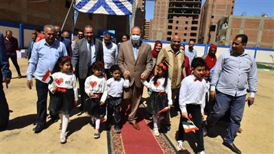 محافظ أسيوط يفتتح مدرسة التجاريين الرسمية لغات بالمعلمين بحي غرب