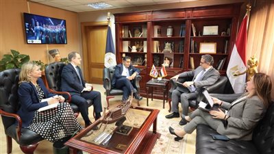 وزير السياحة والآثار يلتقي وزير الدولة البريطاني لشئون شمال إفريقيا