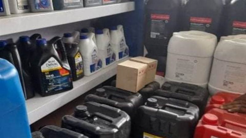 ضبط زيت سيارات مجهول