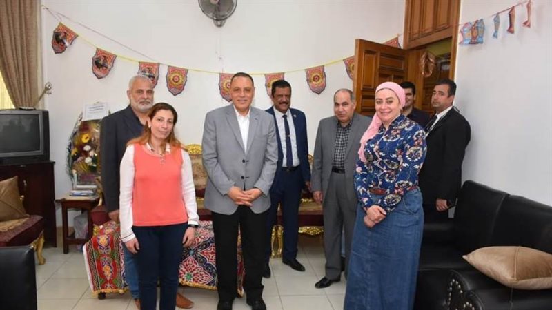 محافظ الشرقية أثناء