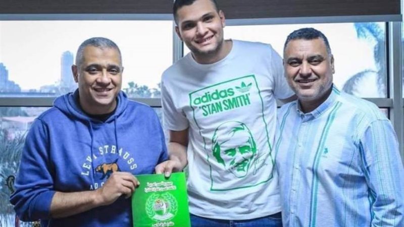 محمد عادل يجدد تعاقدة