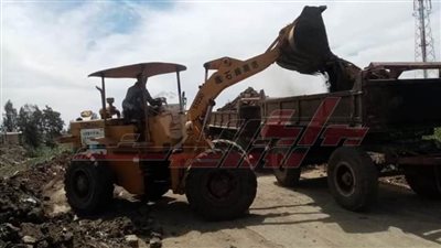 رفع ناتج مخلفات تطهير المصارف الزراعية بكفر الشيخ