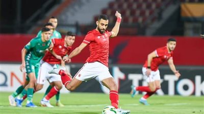 التعادل يحسم الشوط الأول بين الأهلي والرجاء