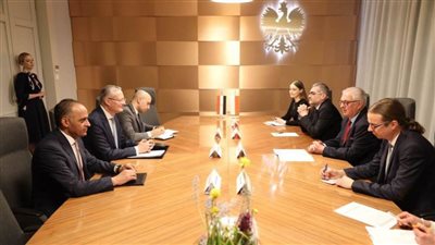 السفير المصري في بولندا يلتقي نائب وزير التنمية الاقتصادية والتكنولوجيا البولندي