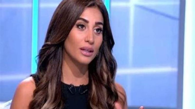 الفنانة دينا الشربيني