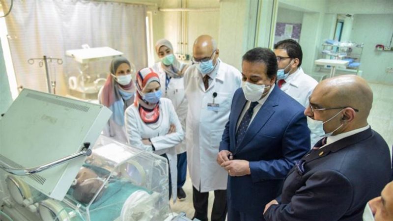 وزير الصحة في مستشفى