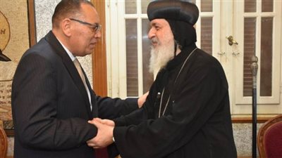 محافظ الشرقية يزور مطرانية فاقوس لتهنئة الإخوة المسيحيين بعيد القيامة المجيد 