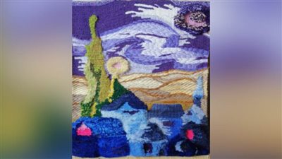 طلاب جامعة حلوان يبدعون لوحات فنية في معرض فني