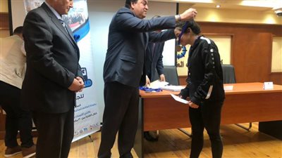 عبدالغفار يكرم منتخب الجامعات للسباحة بالزعانف بعد نتائجه في بطولة العالم