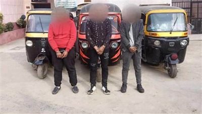 القبض على عاطلين كونا تشكيلًا عصابيًا لسرقة التكاتك بالإكراه في بنها