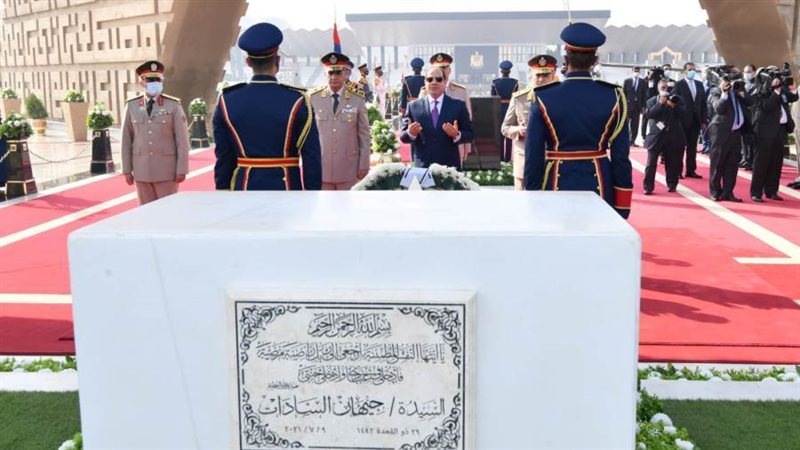 الرئيس السيسي يضع