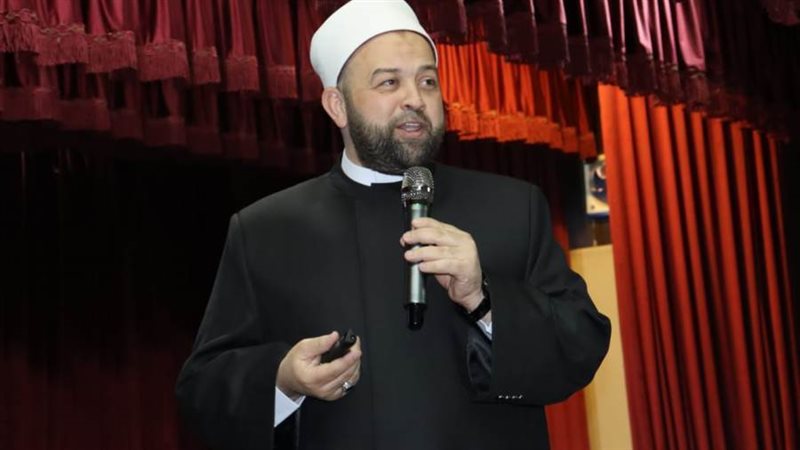 الدكتور يسري عزام