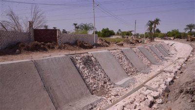 محافظ أسيوط: استمرار أعمال تبطين وتأهيل الترع والمجاري المائية بالقرى والمراكز 