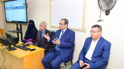 رئيس جامعة سوهاج يشهد فعاليات دورة إدارة الخدمات الإلكترونية  لشؤون الطلاب