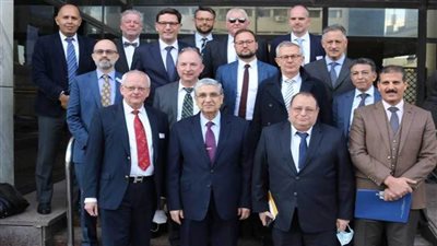 وزير الكهرباء يبحث مع وفد البنك الأوروبي لإعادة الإعمار تطورات إعداد استراتيجية الهيدروجين