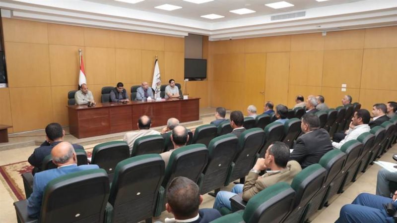 محافظ بنى سويف يلتقى