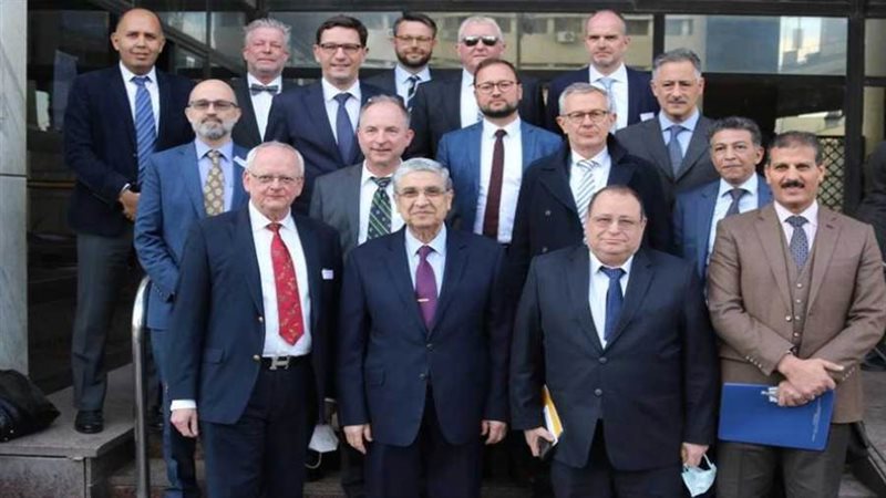 وزيرالكهرباء مع وفد