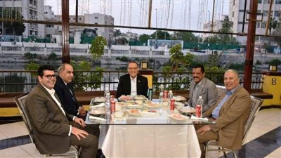 محافظ الشرقية يشارك أعضاء المجلس التنفيذي حفل إفطار بنادي الربيع بالزقازيق 