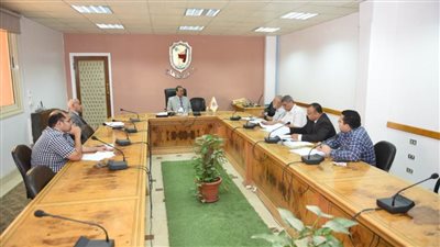 مجلس إدارة مركز القياس والتقويم بجامعة سوهاج يناقش استعدادات امتحانات الترم الثاني 