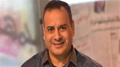 القرموطي يخوض رياضة القفز بالمظلات في برنامج 