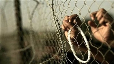 قيادي بالحركة الفلسطينية الأسيرة يدخل في إضراب مفتوح عن الطعام لعزله انفراديًا منذ 6 شهور