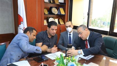 محافظ سوهاج يعقد اجتماعا لمتابعة موقف توريد الأقماح