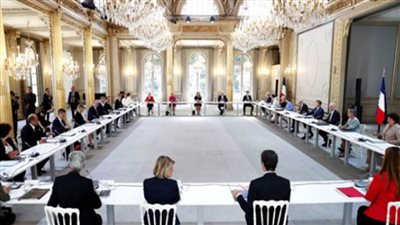وزراء الحكومة الفرنسية يعقدون آخر اجتماع لهم قبل التشكيل الجديد