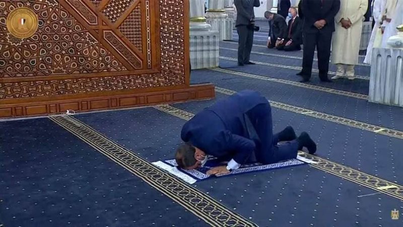 الرئيس السيسي أثناء