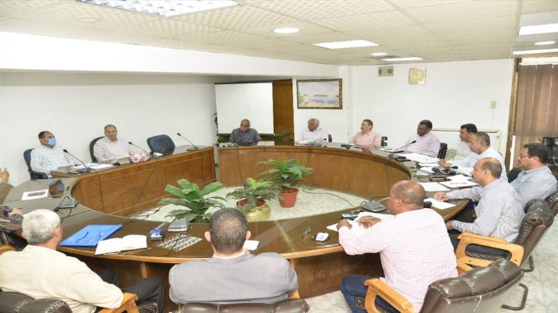 جانب من اجتماع المحافظ