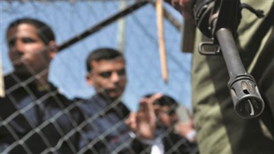 3 أسرى يدخلون عامهم الـ20 بسجون الاحتلال وعواودة وريان يضربان عن الطعام