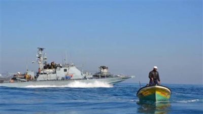 زوارق الاحتلال تهاجم صيادين غزة
