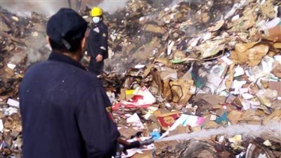 تبريد موقع حريق مصنع الكرتون المحترق بشبرا الخيمة