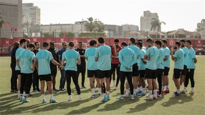 مران الأهلي.. «موسيماني» و«عبدالحفيظ» يجتمعان باللاعبين