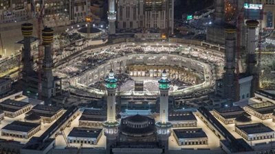 قاصدو المسجد الحرام يشهدون ختم القرآن ليلة 29