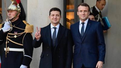 ماكرون يتعهد لزيلينسكي في اتصال هاتفي باستمرار دعم أوكرانيا