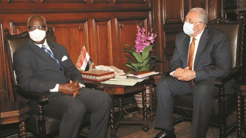 وزير الزراعه مع سفير