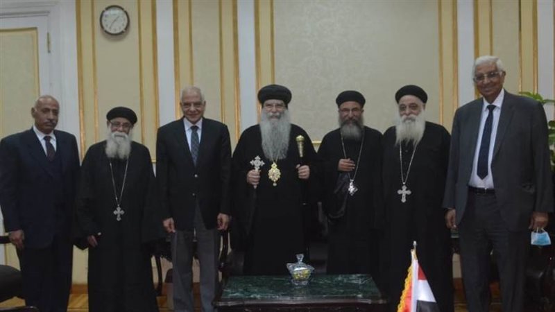 وفد كنسي يهنىء محافظ