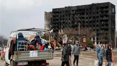 الدفاع الروسية: المدنيون الذين تم إجلاؤهم من آزوفستال تقدم لهم الرعاية الطبية والطعام 