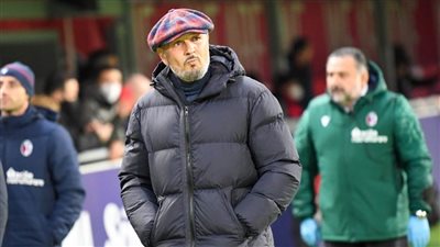 مدرب فريق بولونيا الإيطالي يغادر المستشفى بعد علاجه من السرطان