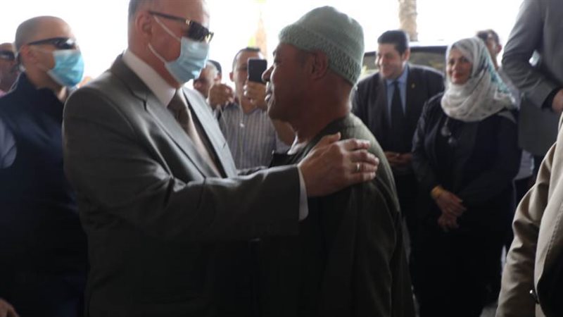 محافظ القاهرة يلتقى