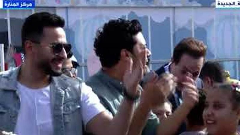 الفنانين والمغنين