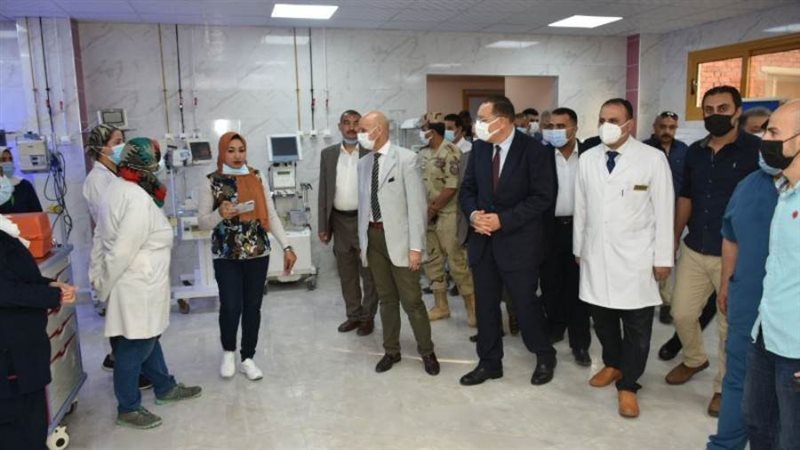 محافظ الشرقية خلال