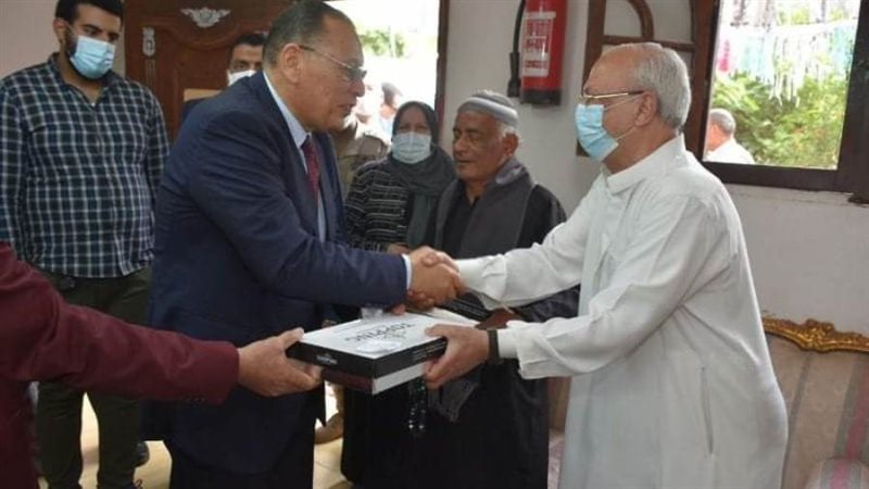 محافظ الشرقية خلال