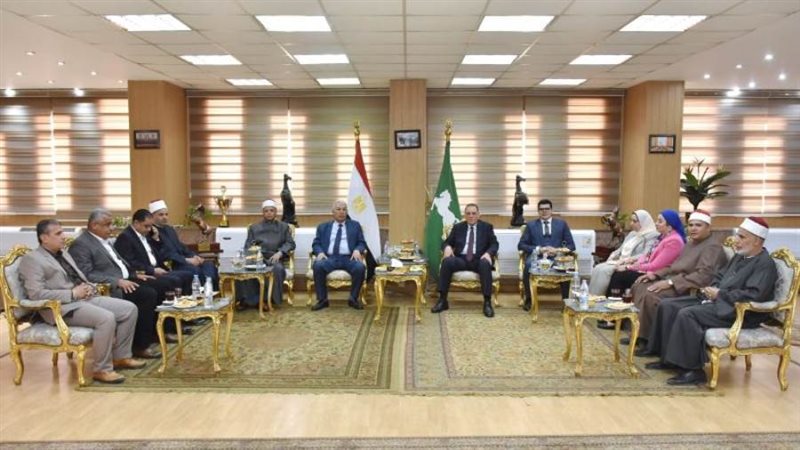 محافظ الشرقية يستقبل