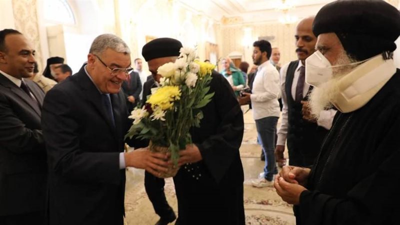 محافظ المنيا يستقبل