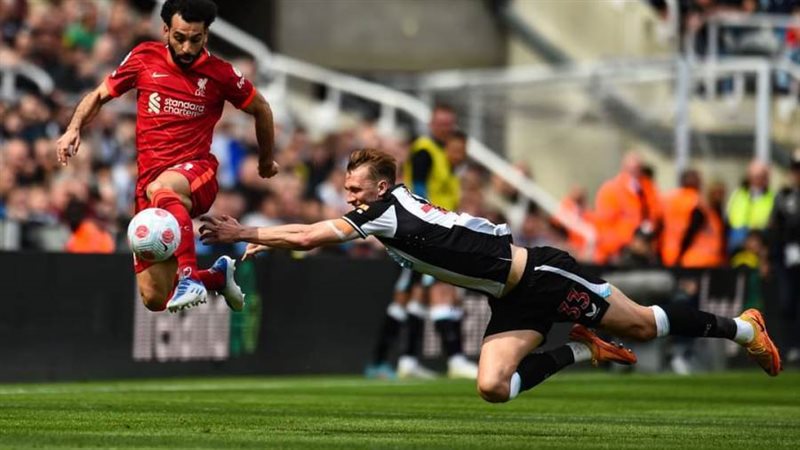 محمد صلاح يفشل المدافعين