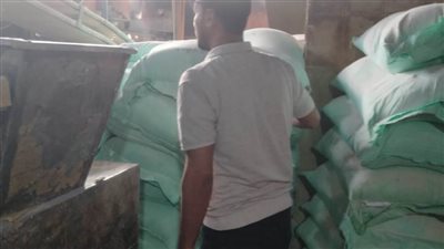 ضبط ٤ مخابز تصرفت في ٧٠ شيكارة دقيق مدعم بالبيع في السوق السوداء بالبحيرة